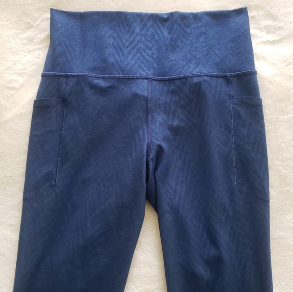 Athleta SALUTATION STASH POCKET II 7/8 TIGHT sz S - Picture 2 of 7